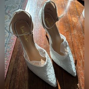 NWT Lulus white lace wedding shoes